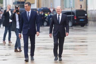 İspanya Başbakanı Pedro Sanchez ve Almanya Başbakanı Olaf Scholz, 5 Ekim 2022 'de A Coruna' da düzenlenen 16..