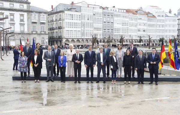 Премьер Министр Испании Педро Санчес Канцлер Германии Олаф Шольц Приняли — стоковое фото