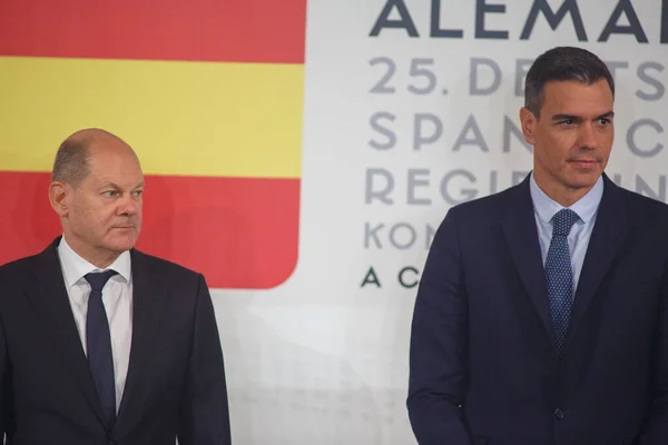 Прем Міністр Іспанії Педро Санчес Німецький Канцлер Олаф Шольц Взяли — стокове фото