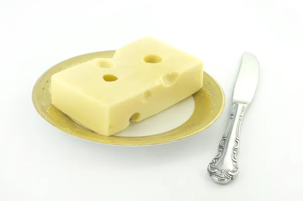 プレート上のチーズのスライス — ストック写真