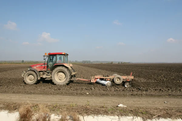 Tractor is plowing — Stock Photo, Image