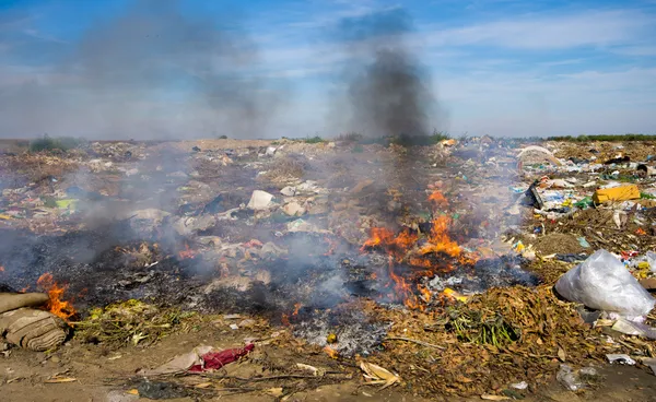 Prullenbak branden — Stockfoto