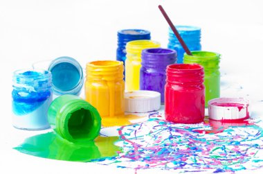 Plastik boya şişeleri