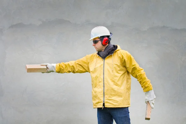 Worker with bricks — Stock Photo, Image