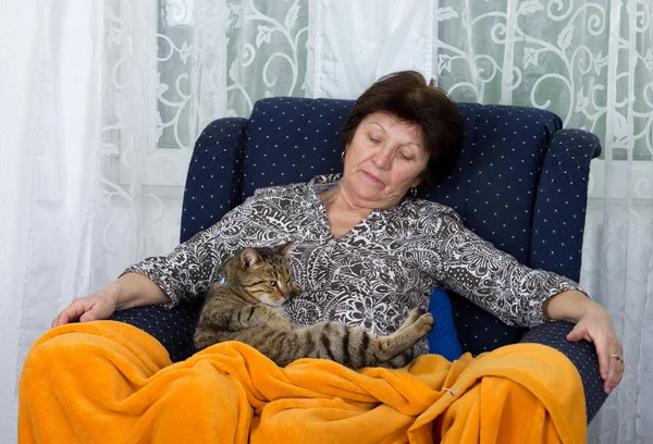 Mulher com gato — Fotografia de Stock