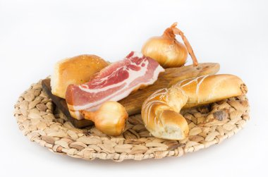 pastırma, ekmek ve soğan