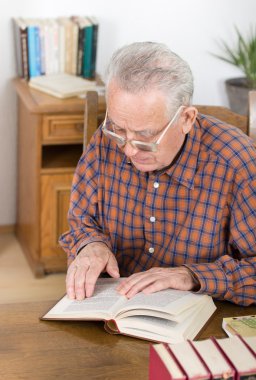 Kitap okunuyor