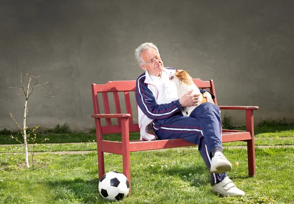 Öreg ember kutyával — Stock Fotó