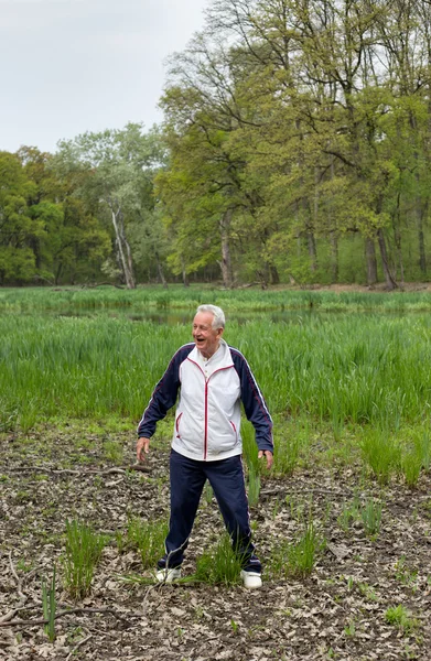 Vecchio in parco — Foto Stock