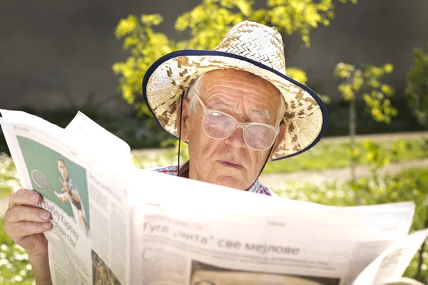 Pensioner with newspaper — Stock Photo, Image