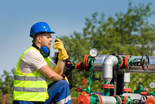 Trabajador petrolero — Foto de Stock