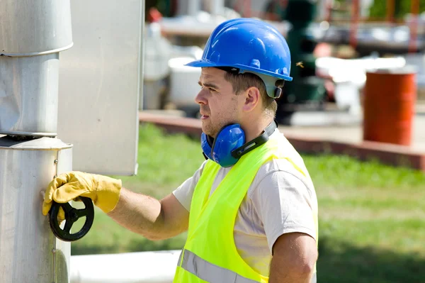 Oil worker — Stock Photo, Image