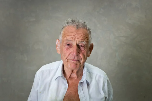 Homem velho com cabelo molhado — Fotografia de Stock