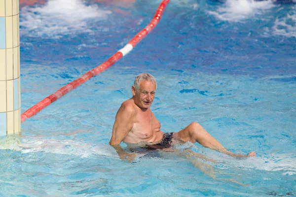 Old man in the pool — Stock Photo, Image