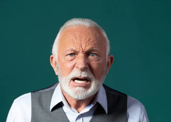 Porträt Eines Älteren Mannes Business Anzug Der Schreit Wütend Und — Stockfoto