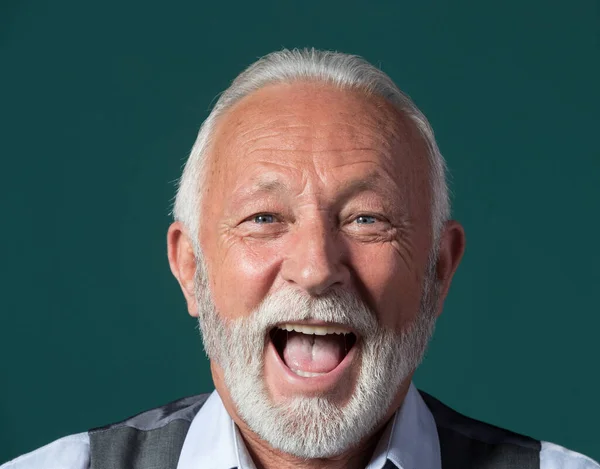 Portret Van Oude Man Lachend Hilarisch Zakenman Met Wit Haar — Stockfoto