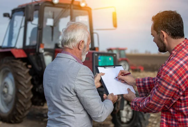 Farm Worker Signing Contract Sales Representative Cultivated Land — Zdjęcie stockowe