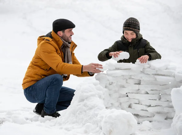 Father Son Playing Snow Building Structure Snow Frozen Bricks Park — Stockfoto