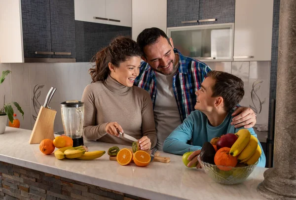 Happy Family Preparing Smoothie Drink Kitchen Woman Cutting Fruits While — Fotografia de Stock