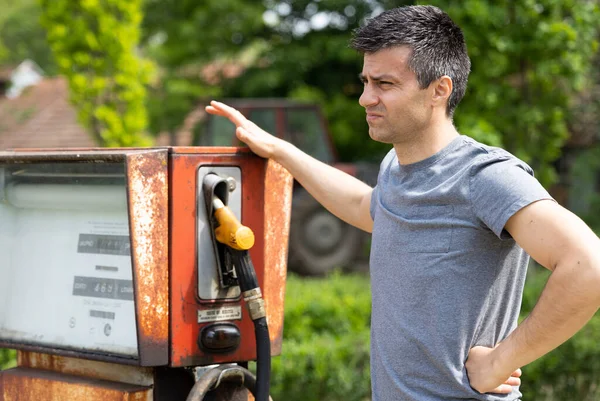 Disappointed Man Standing Old Rusty Gasoline Pump Out Service — Stock Photo, Image