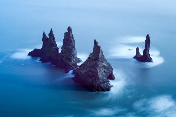 Reynisdrangar cliffs — Stock Photo, Image