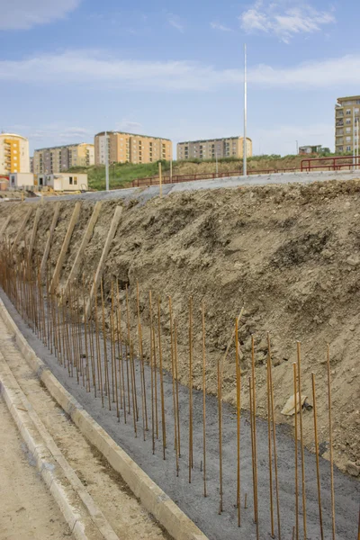 Будівництво нової опорної стіни — стокове фото