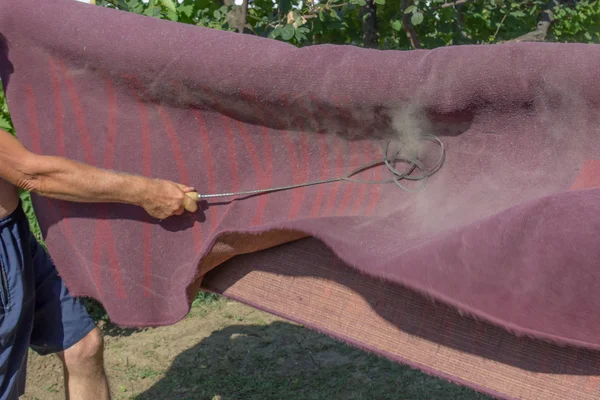 Dusting A Rug - The Traditional Method of Carpet Cleaning 2 — Stock Photo, Image