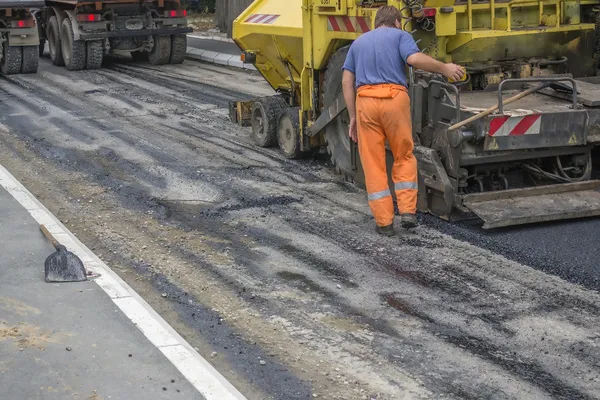 Worker on a road construction — Stock Photo, Image