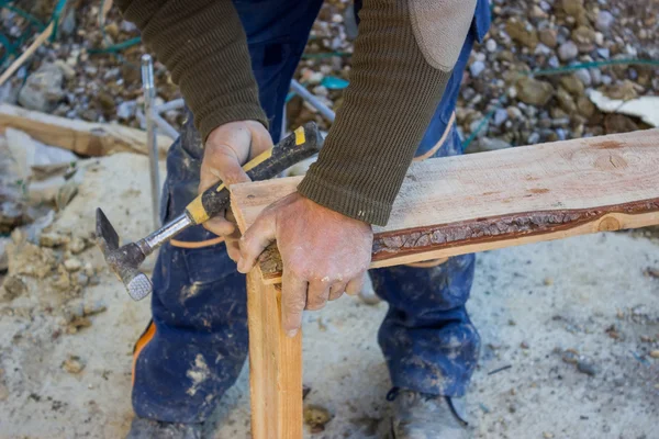 Construction worker preparing wooden formwork 3 — Stock Photo, Image