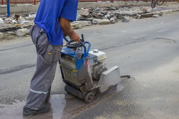 Road worker cutting asphalt road 3 — Stock Photo, Image