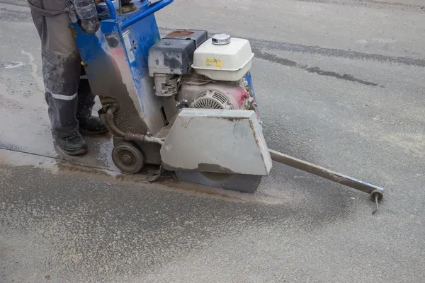 Road workers cutting asphalt road 4 — Stock Photo, Image