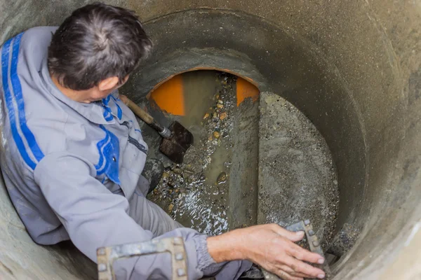 下水道整備、2 下水道の清掃 — ストック写真