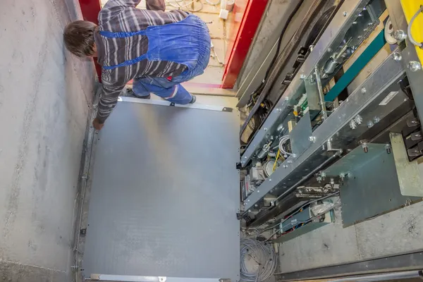 Elevator installation for a brand new building — Stock Photo, Image