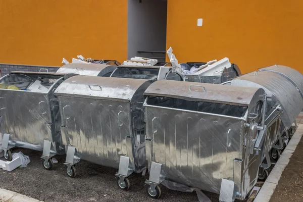 Metal garbage trash containers 2 — Stock Photo, Image