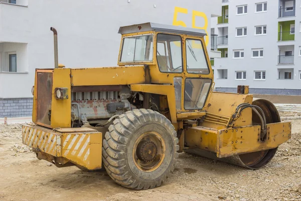 Yellow road roller in the new residential area 3 — Stock Photo, Image