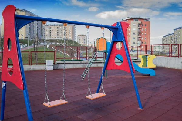 Moderno patio de juegos de diseño simple para niños — Foto de Stock
