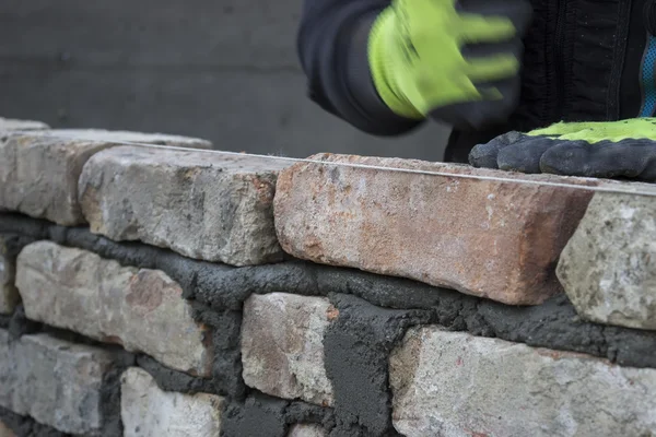 Brick mason laying old brick — Stock Photo, Image