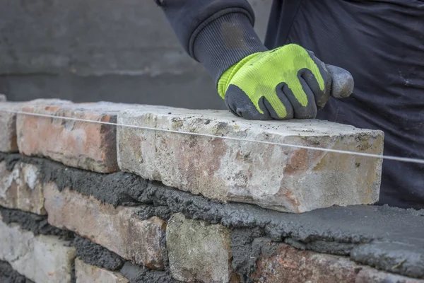 Installing brick, build a brick wall 2 — Stock Photo, Image