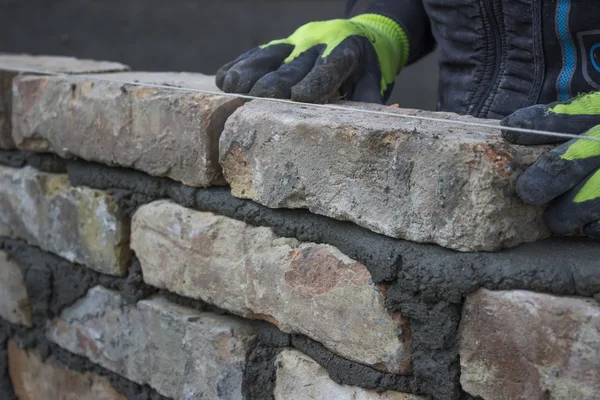 Installing brick, build a brick wall 3 — Stock Photo, Image