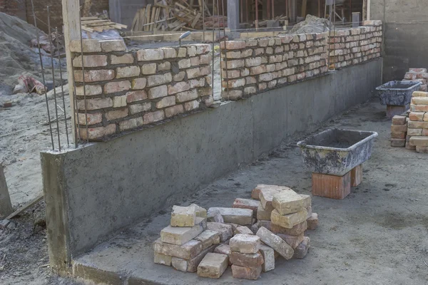 Nueva pared de ladrillo de cimentación, edificio y concepto de construcción 2 — Foto de Stock