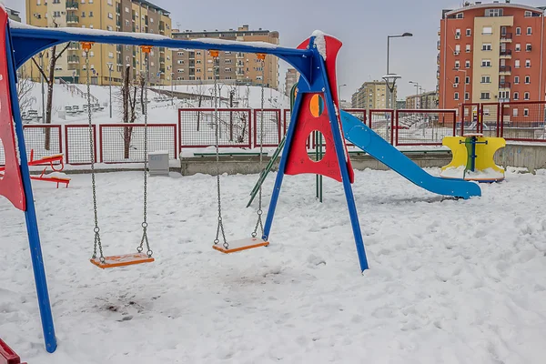 Aire de jeux pour enfants en hiver — Photo