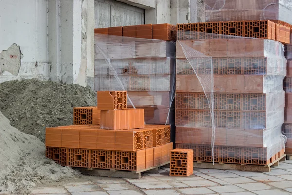 Stapel van klei metselwerk bulding blokken — Stockfoto