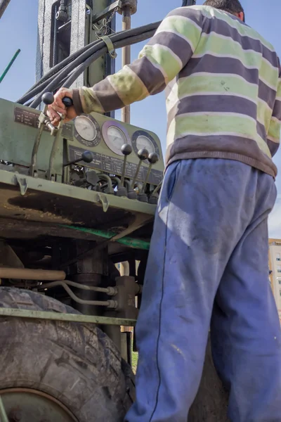 Geologist drilling — Stock Photo, Image