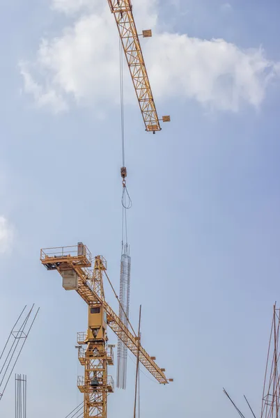 Crane lifting tied rebar beam cage — Stock Photo, Image