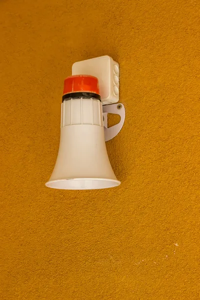 Fire alarm emergency siren on wall — Stock Photo, Image