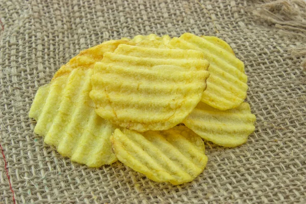 Geribde gele potato chips 2 — Stockfoto