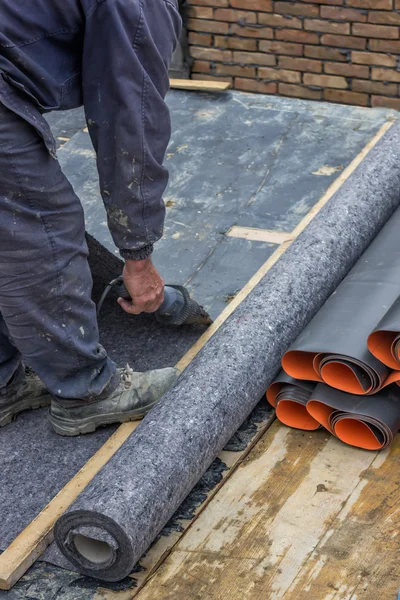 Worker cutting insulation material for basement wall 4 — Stock Photo, Image