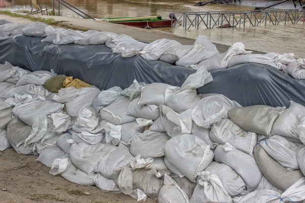 Haufen Sandsäcke für den Hochwasserschutz 3 — Stockfoto