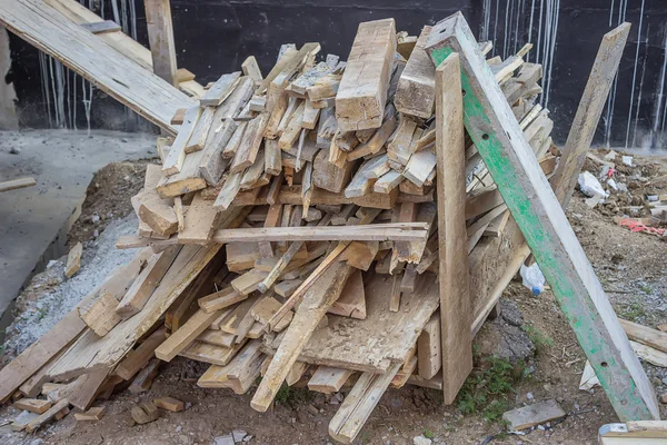 Madera de desecho en obras de construcción —  Fotos de Stock