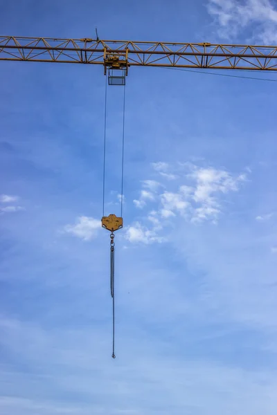 Amarillo Grúa gancho en cables de acero con cadenas 2 —  Fotos de Stock